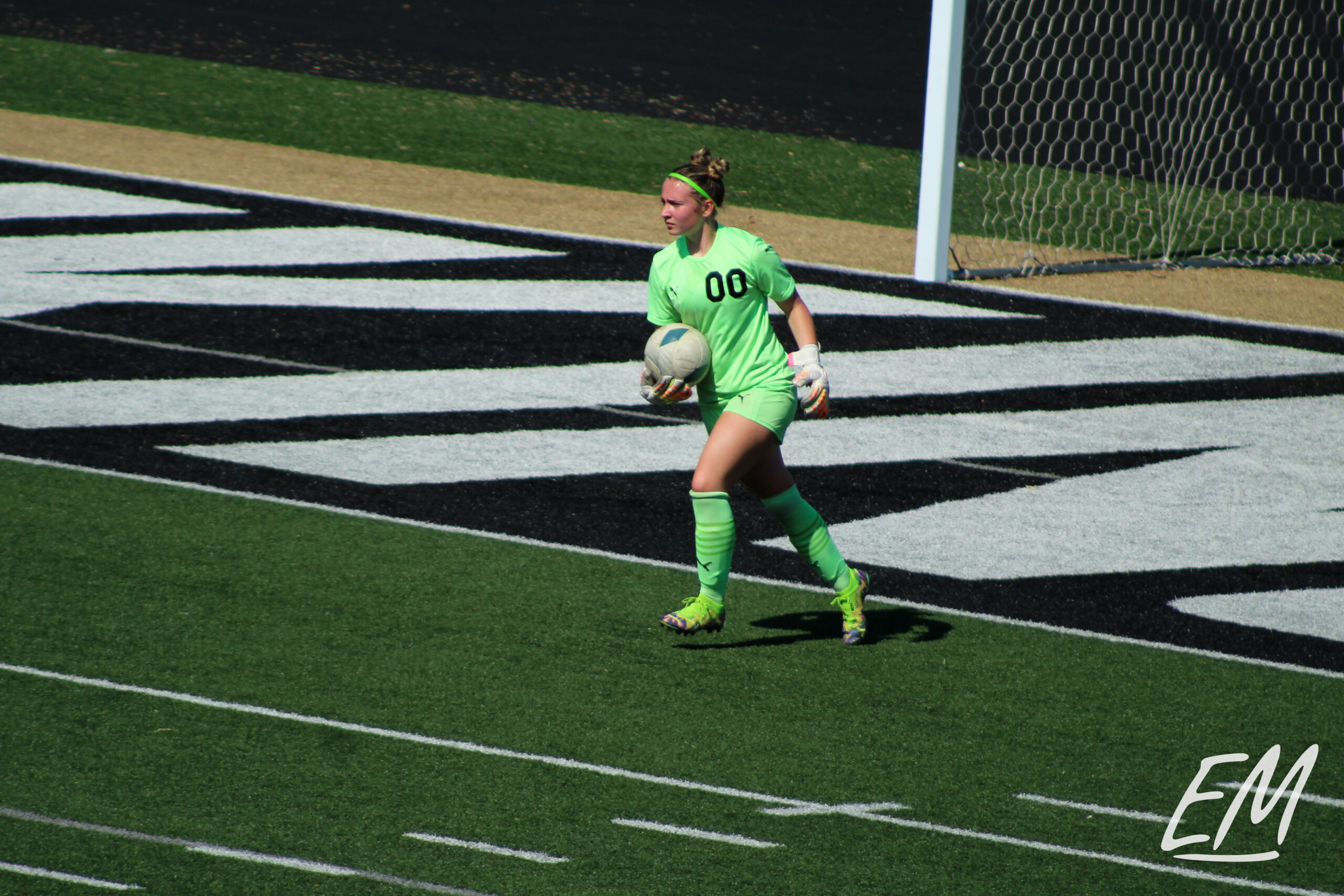 Madelyn Kral (GI Northwest) brings the ball out of the goal.